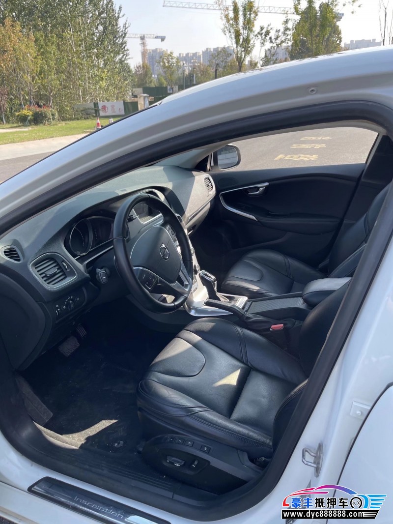 18年沃尔沃V40轿车抵押车出售