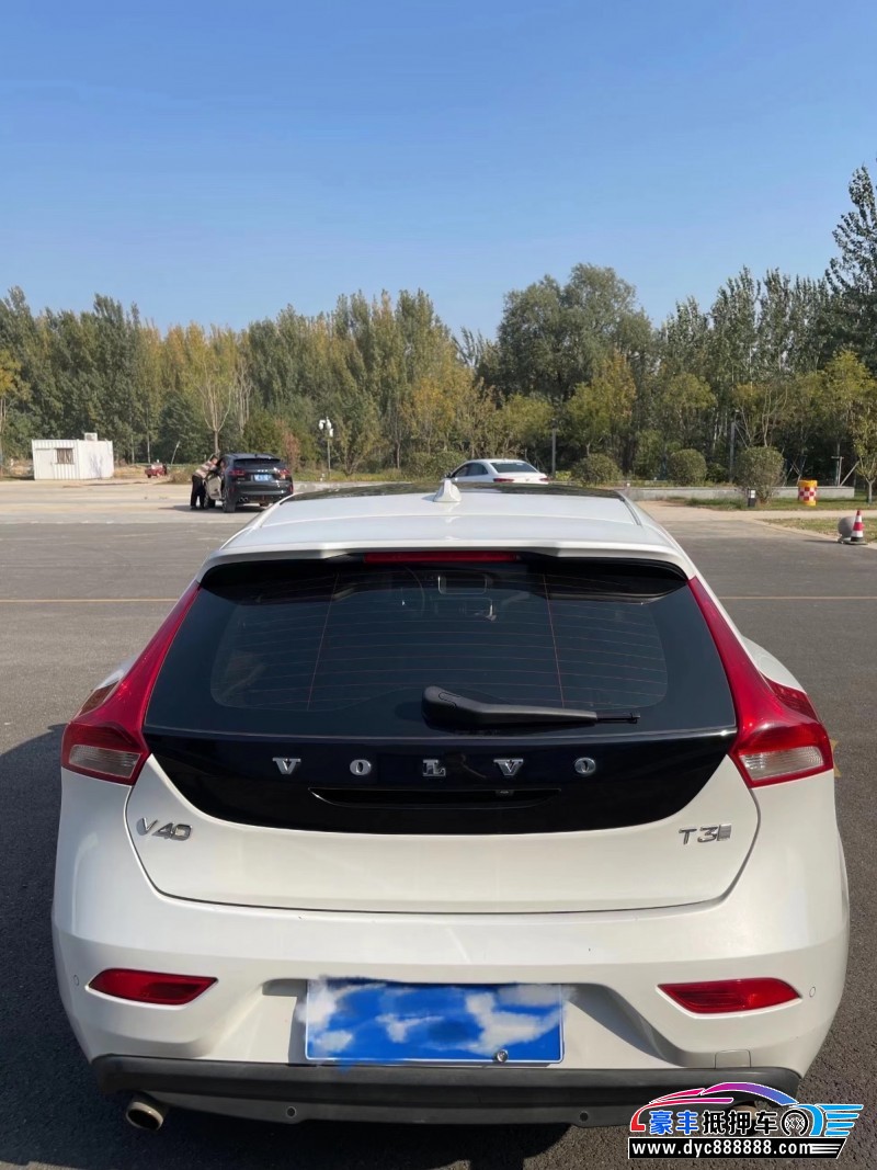 18年沃尔沃V40轿车抵押车出售