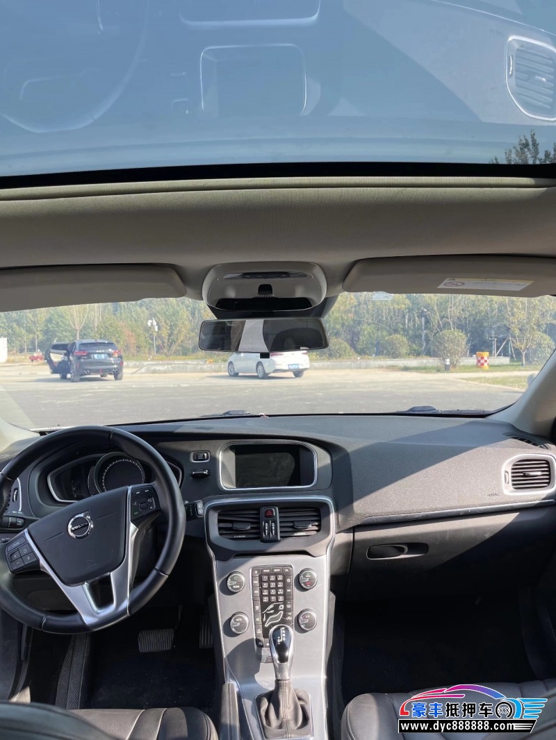 18年沃尔沃V40轿车抵押车出售