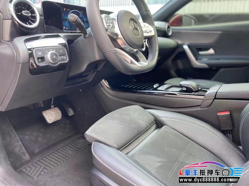 19年奔驰A轿车抵押车出售