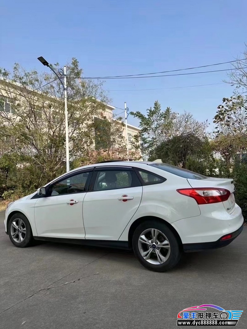 13年福特福克斯轿车抵押车出售