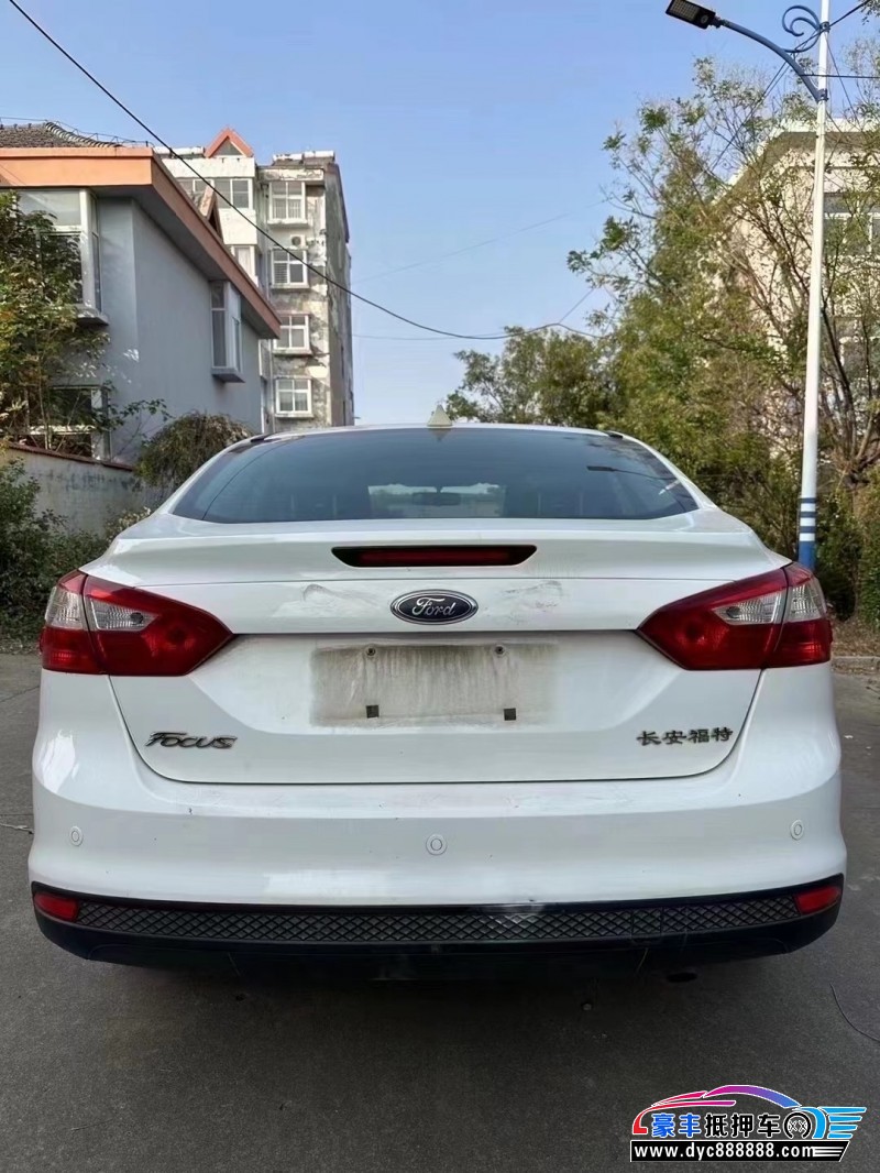 13年福特福克斯轿车抵押车出售