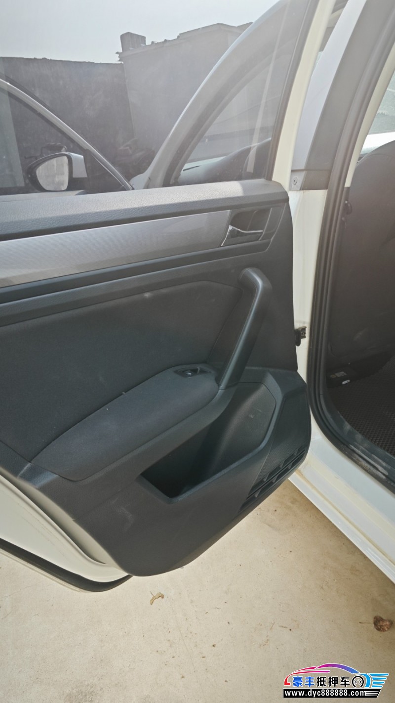 21年大众宝来轿车抵押车出售