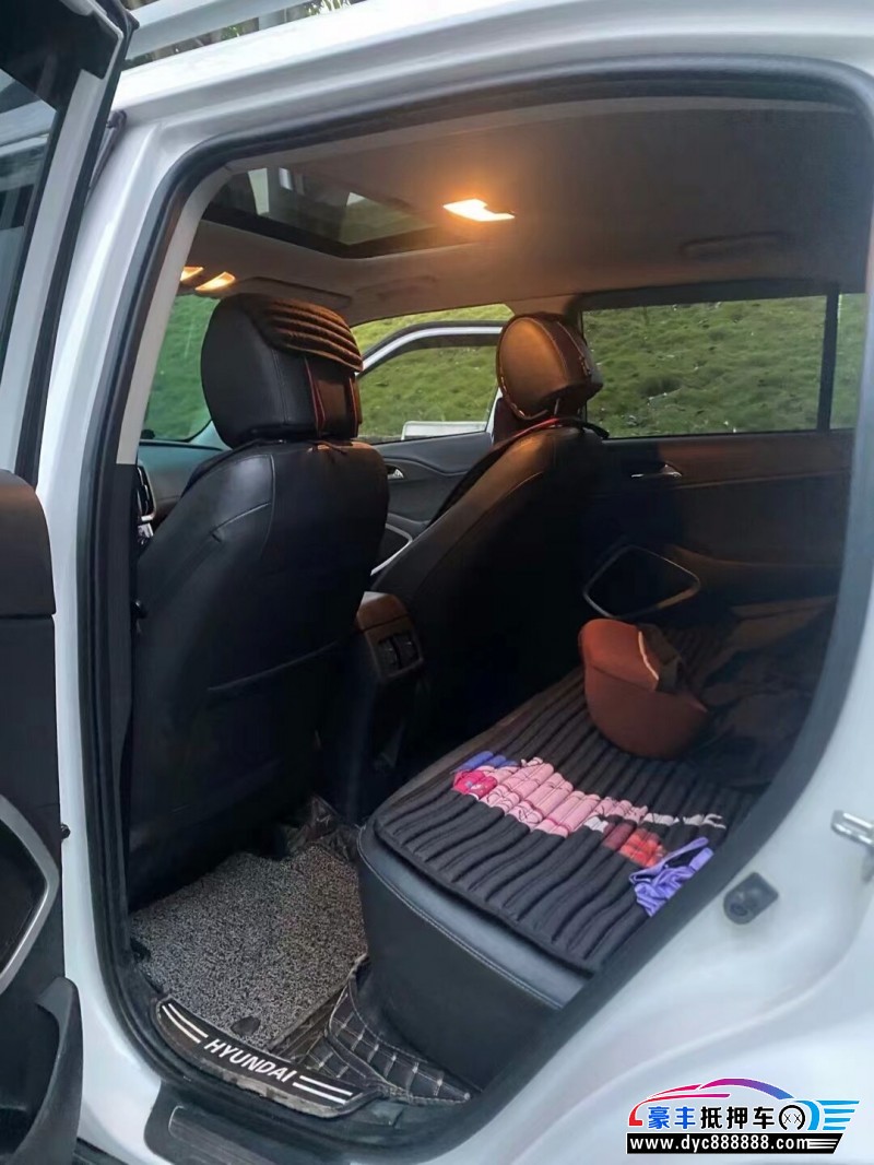 19年现代ix35轿车抵押车出售