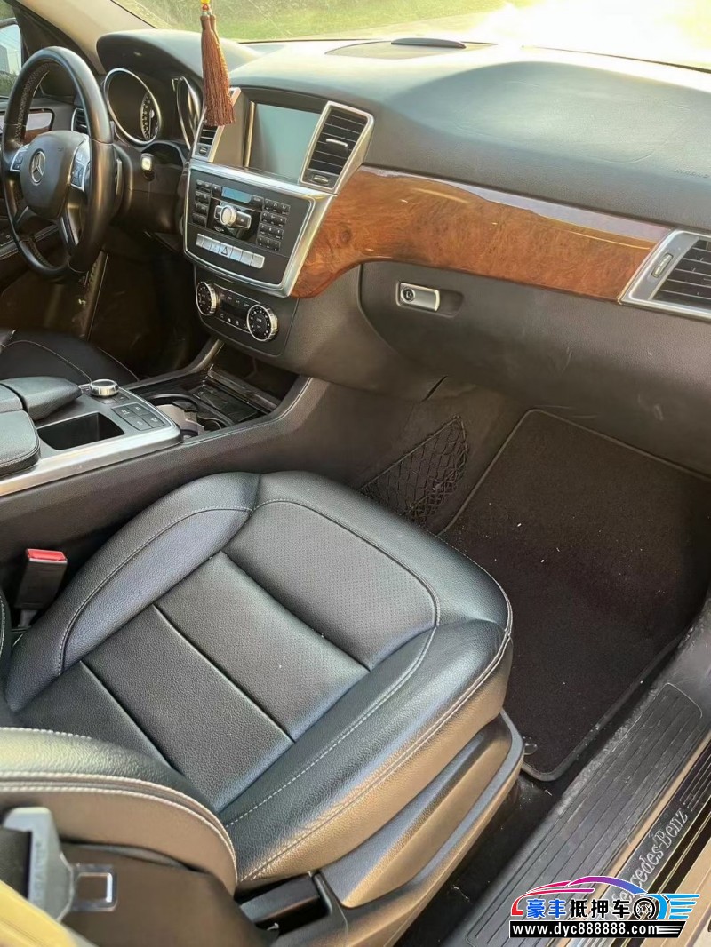 12年奔驰ML轿车抵押车出售