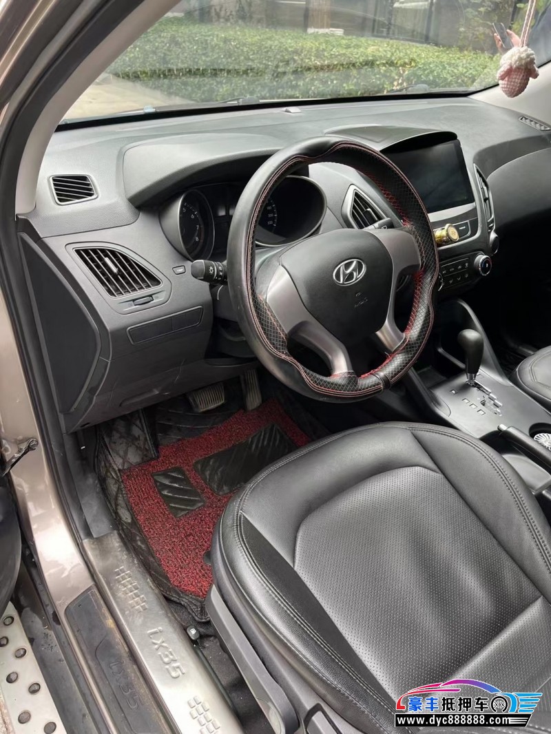 14年现代ix35轿车抵押车出售