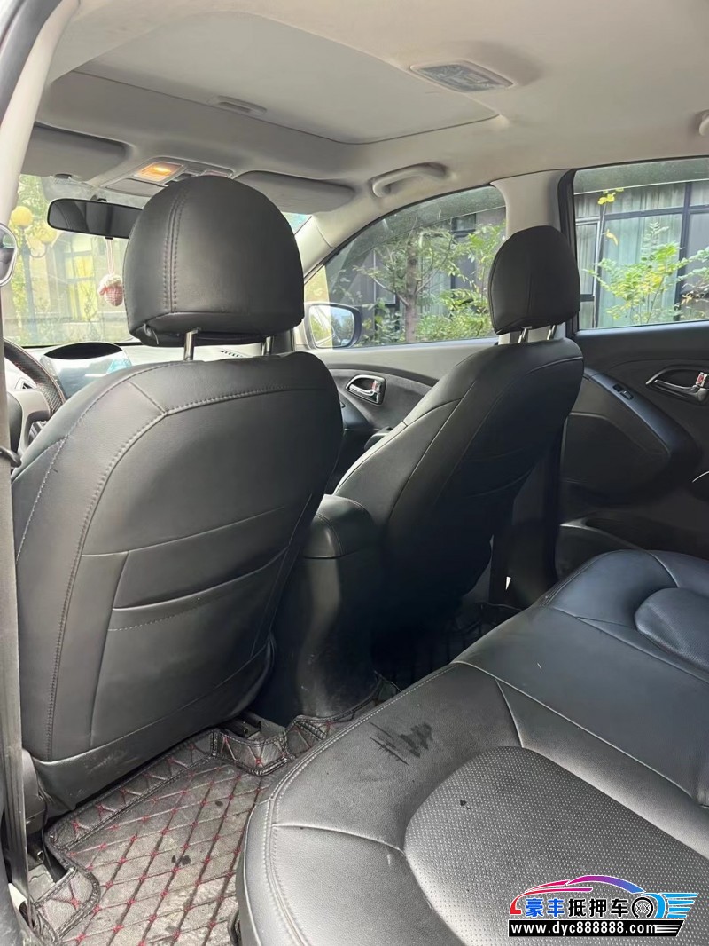 14年现代ix35轿车抵押车出售