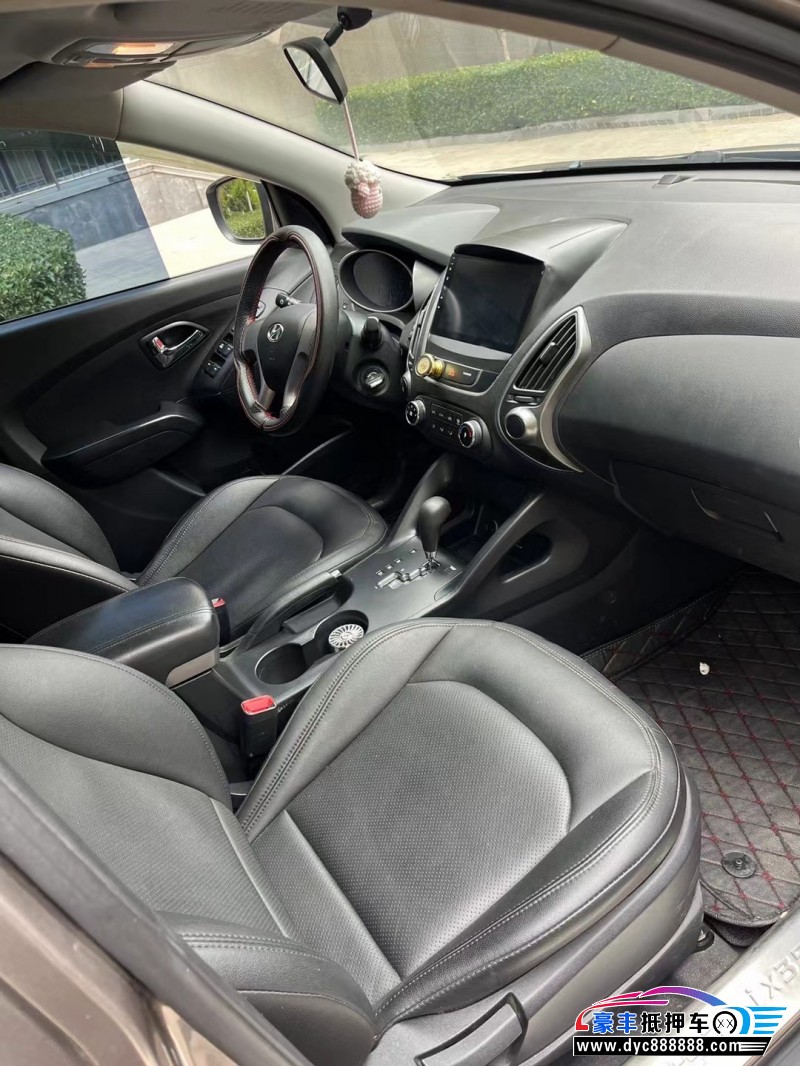 14年现代ix35轿车抵押车出售