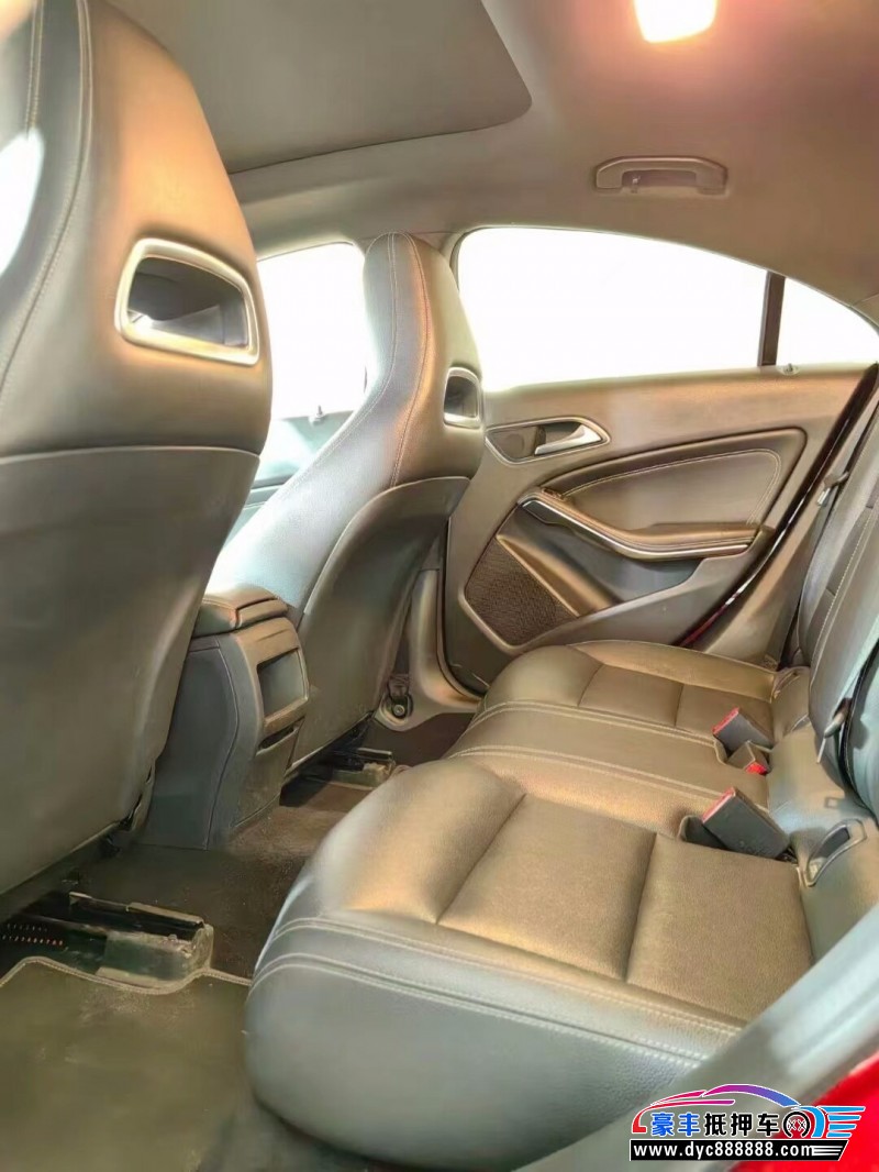 17年奔驰CLA轿车抵押车出售