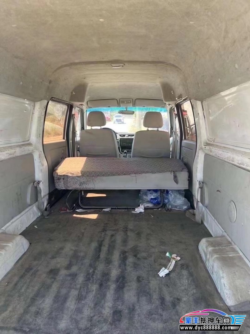 17年金杯海狮轿车抵押车出售