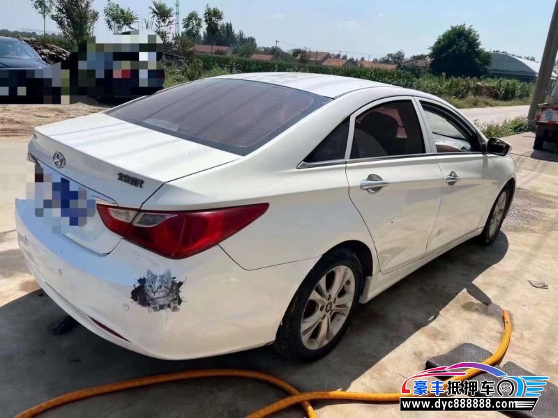 12年现代索纳塔轿车抵押车出售