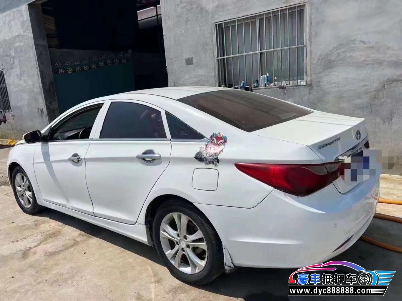 12年现代索纳塔轿车抵押车出售