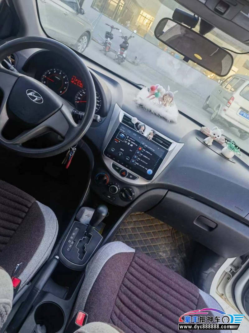 16年现代瑞奕轿车抵押车出售