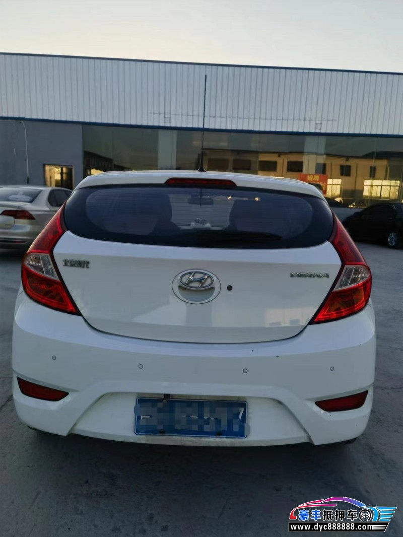 16年现代瑞奕轿车抵押车出售