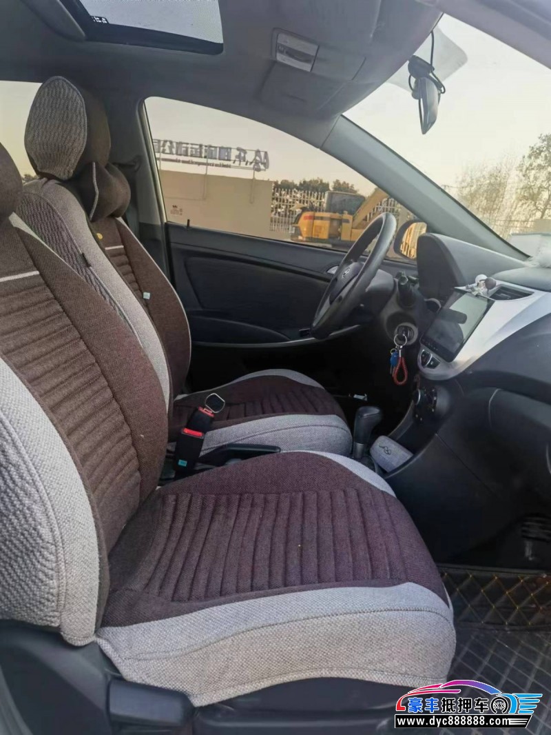 16年现代瑞奕轿车抵押车出售