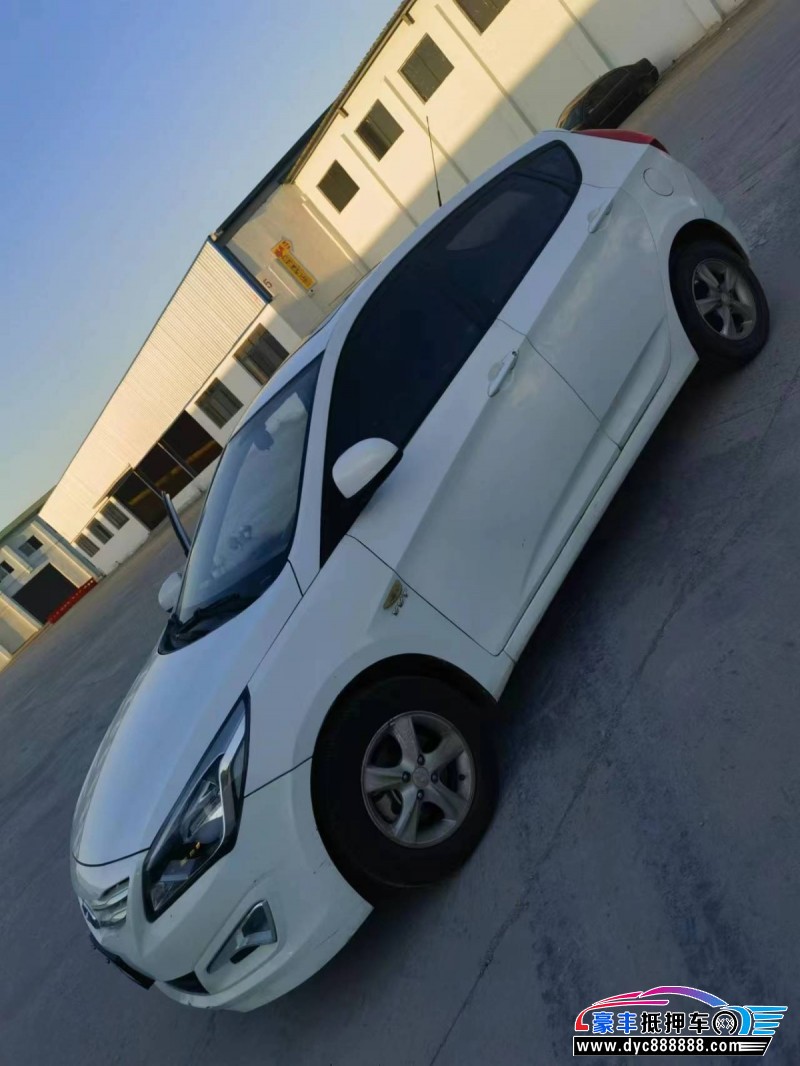 16年现代瑞奕轿车抵押车出售