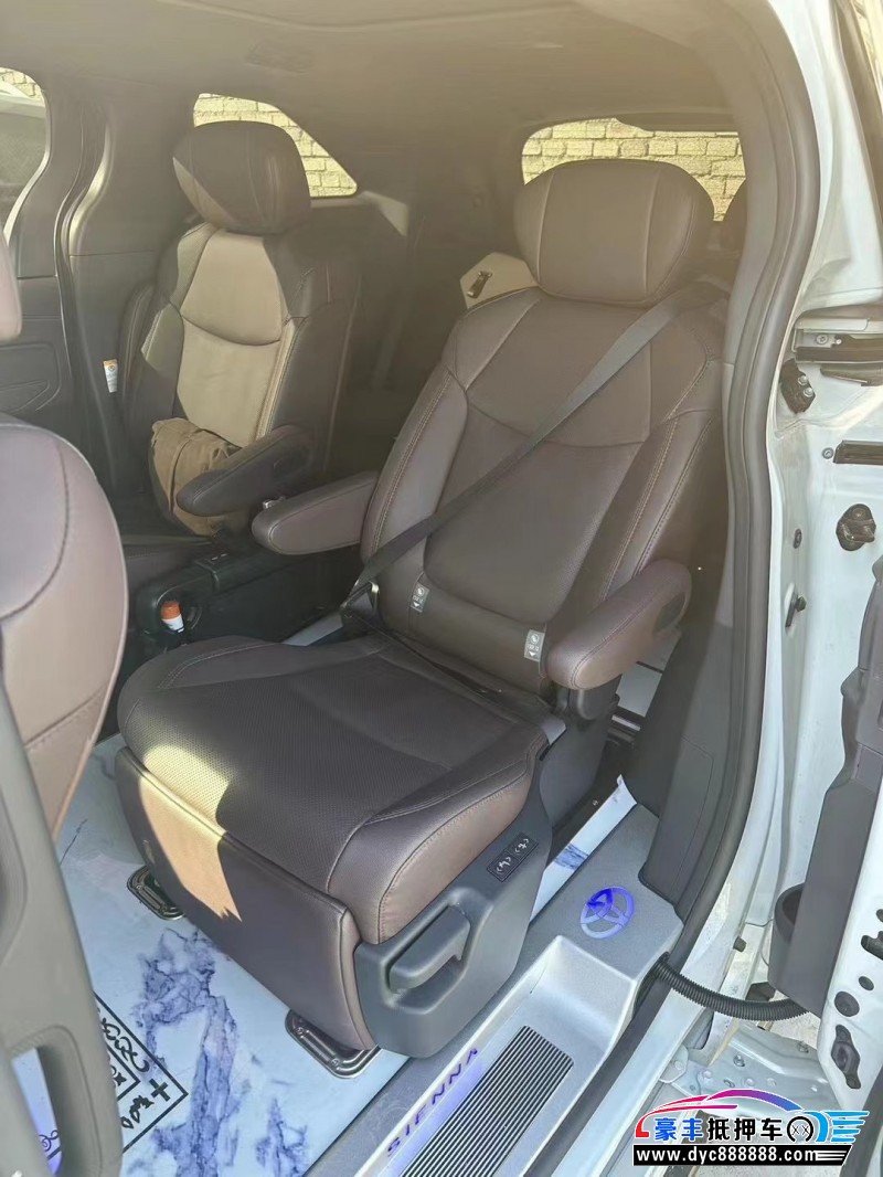 23年丰田塞纳轿车抵押车出售