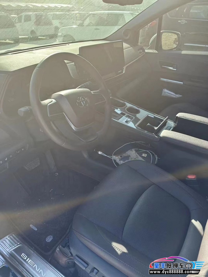 23年丰田塞纳轿车抵押车出售