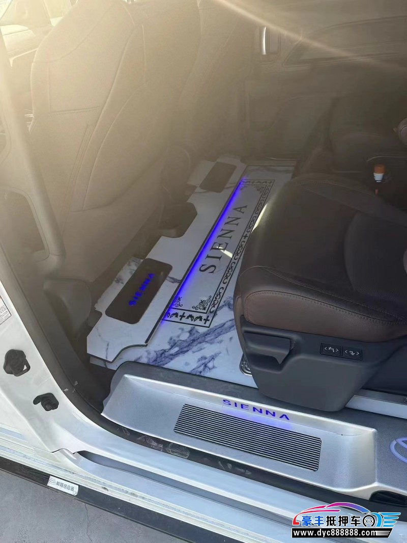 23年丰田塞纳轿车抵押车出售