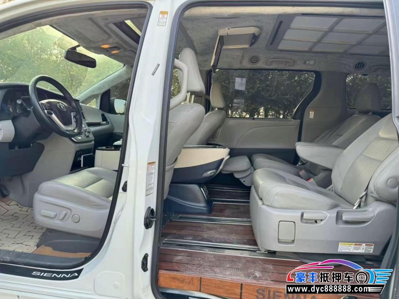 20年丰田塞纳轿车抵押车出售