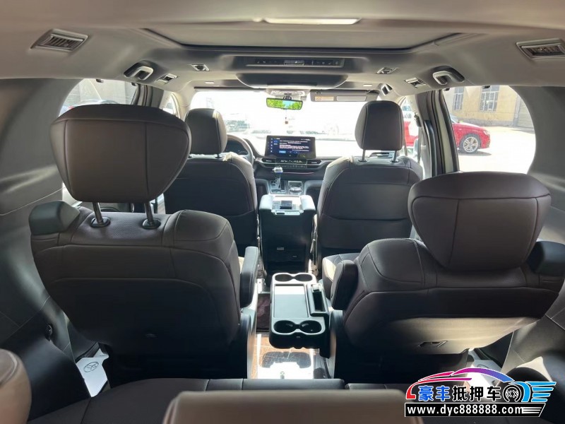 23年丰田塞纳轿车抵押车出售