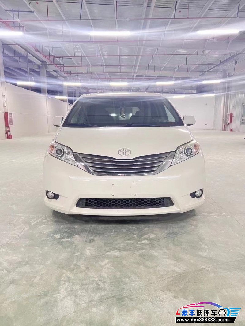 17年丰田塞纳轿车抵押车出售