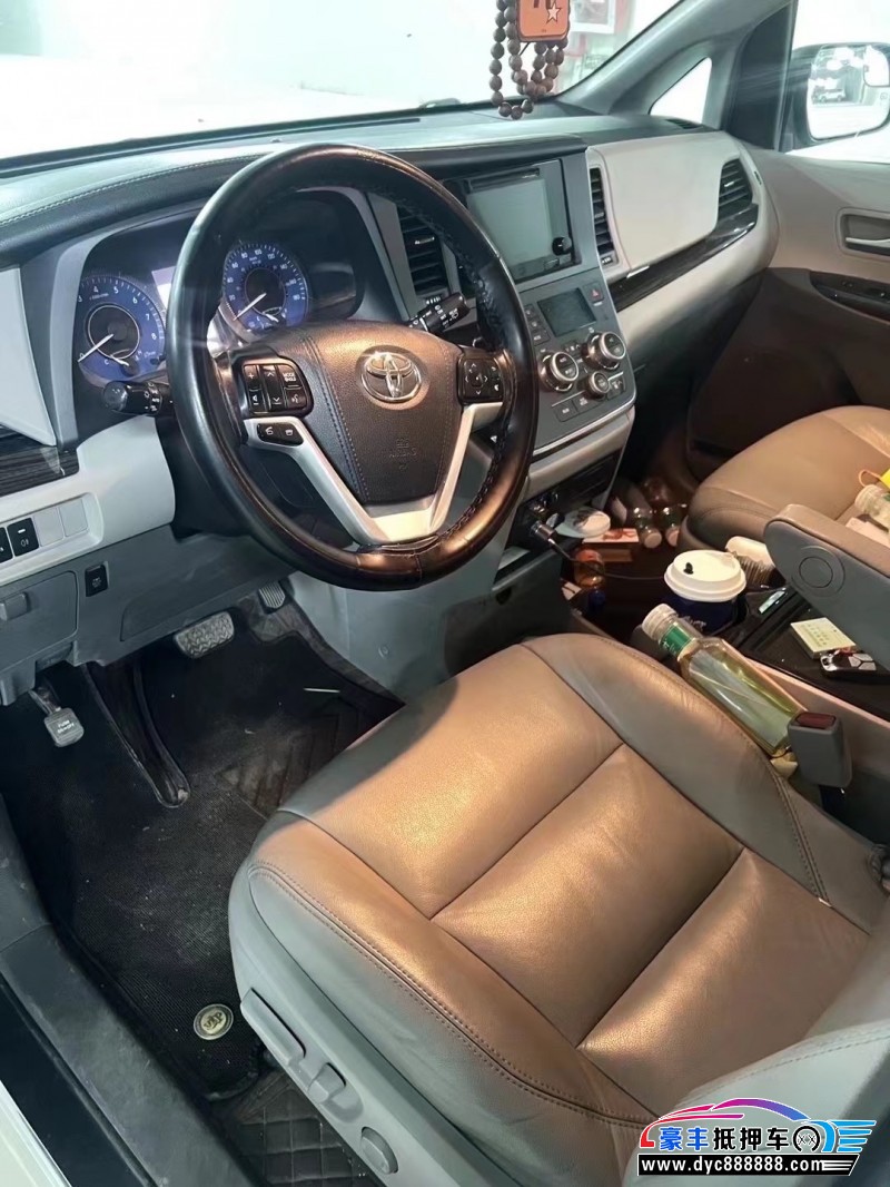 17年丰田塞纳轿车抵押车出售