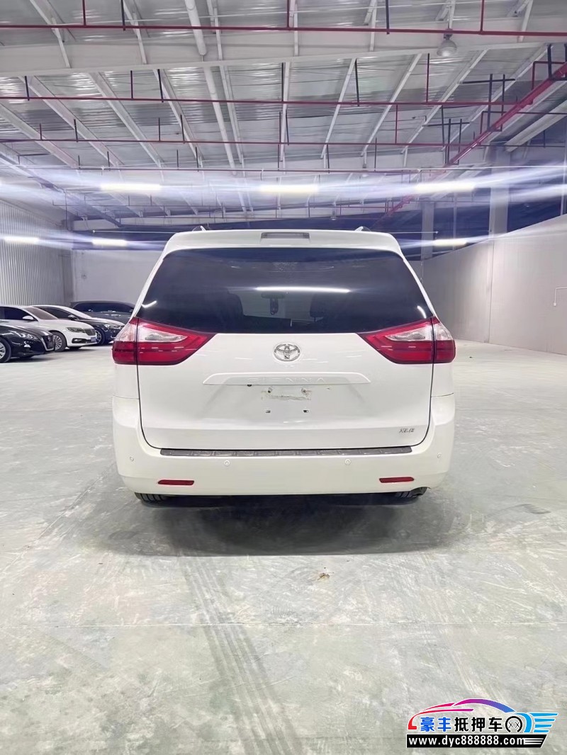 17年丰田塞纳轿车抵押车出售