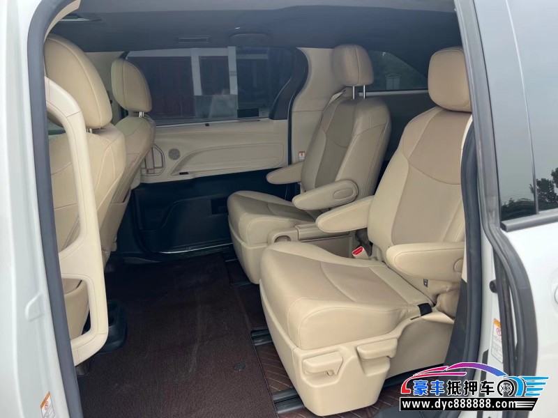 22年丰田塞纳轿车抵押车出售