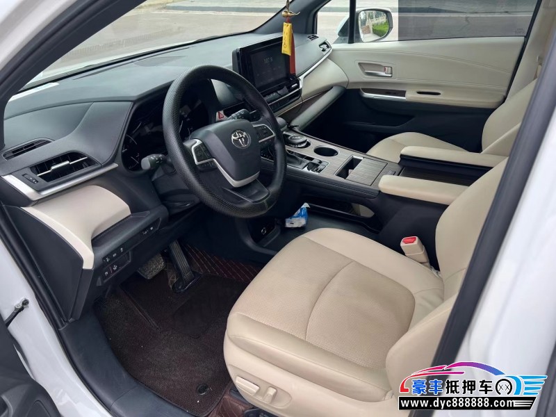 22年丰田塞纳轿车抵押车出售