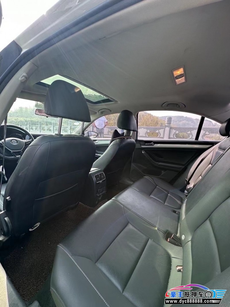 16年大众速腾轿车抵押车出售