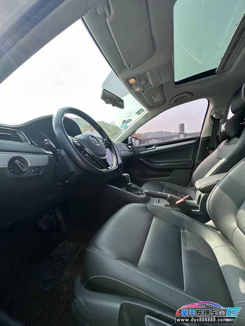 16年大众速腾轿车抵押车出售