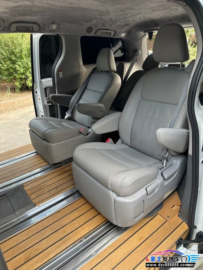 21年丰田塞纳轿车抵押车出售