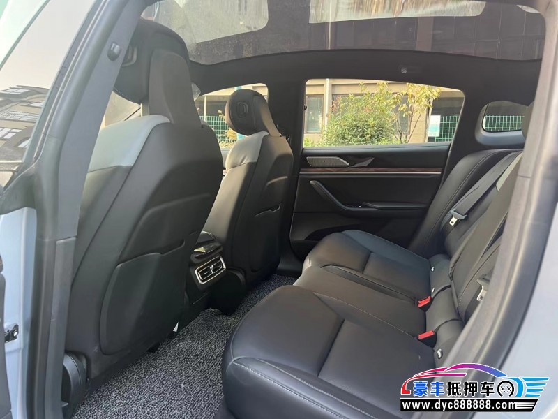 23年哪吒S轿车抵押车出售