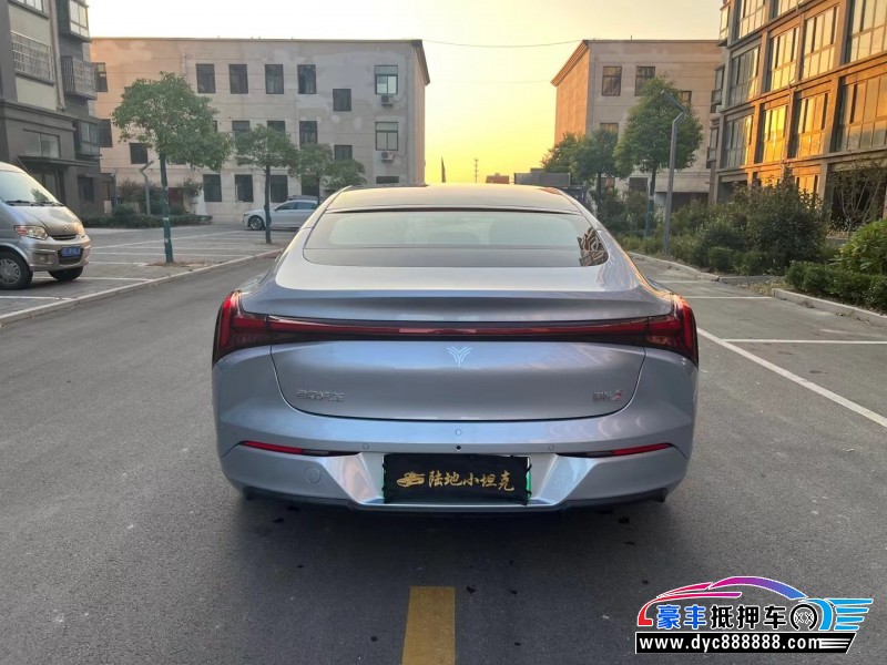 23年哪吒S轿车抵押车出售