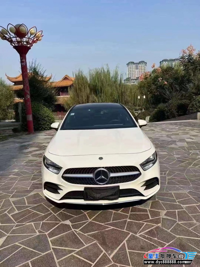 19年奔驰A轿车抵押车出售