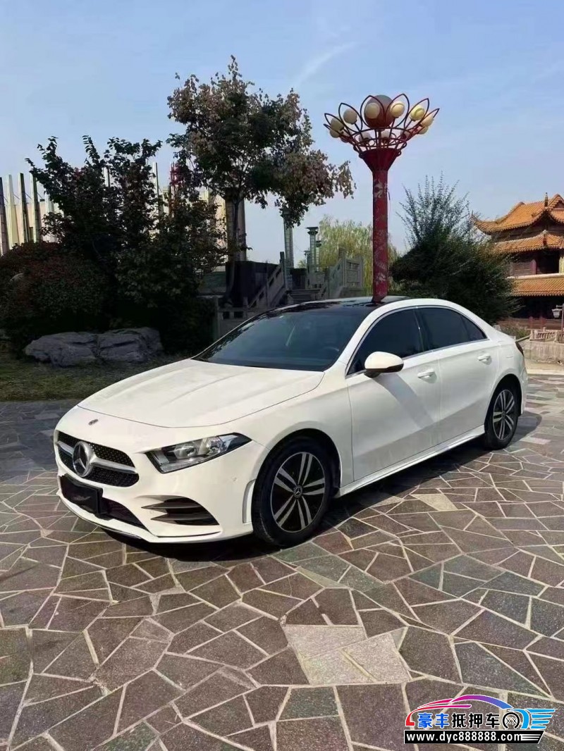 19年奔驰A轿车抵押车出售