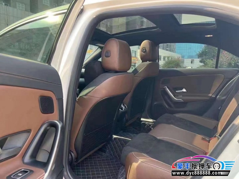 19年奔驰A轿车抵押车出售