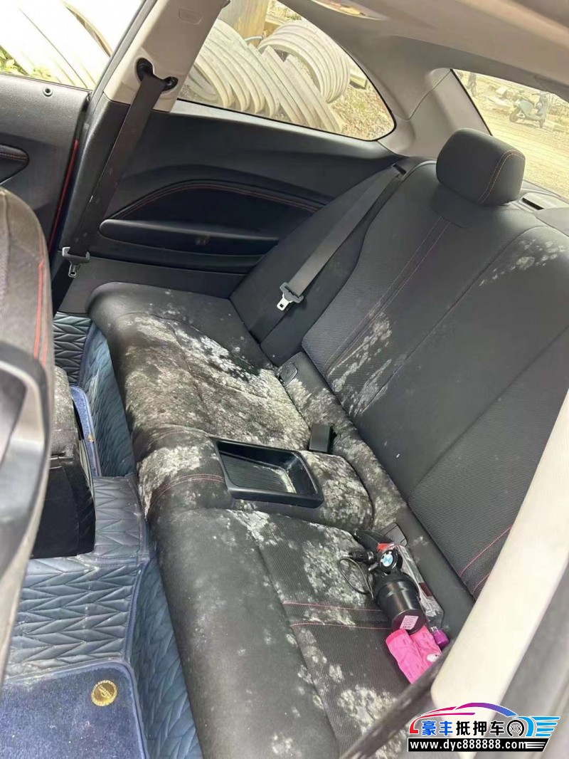 19年宝马2系轿车抵押车出售