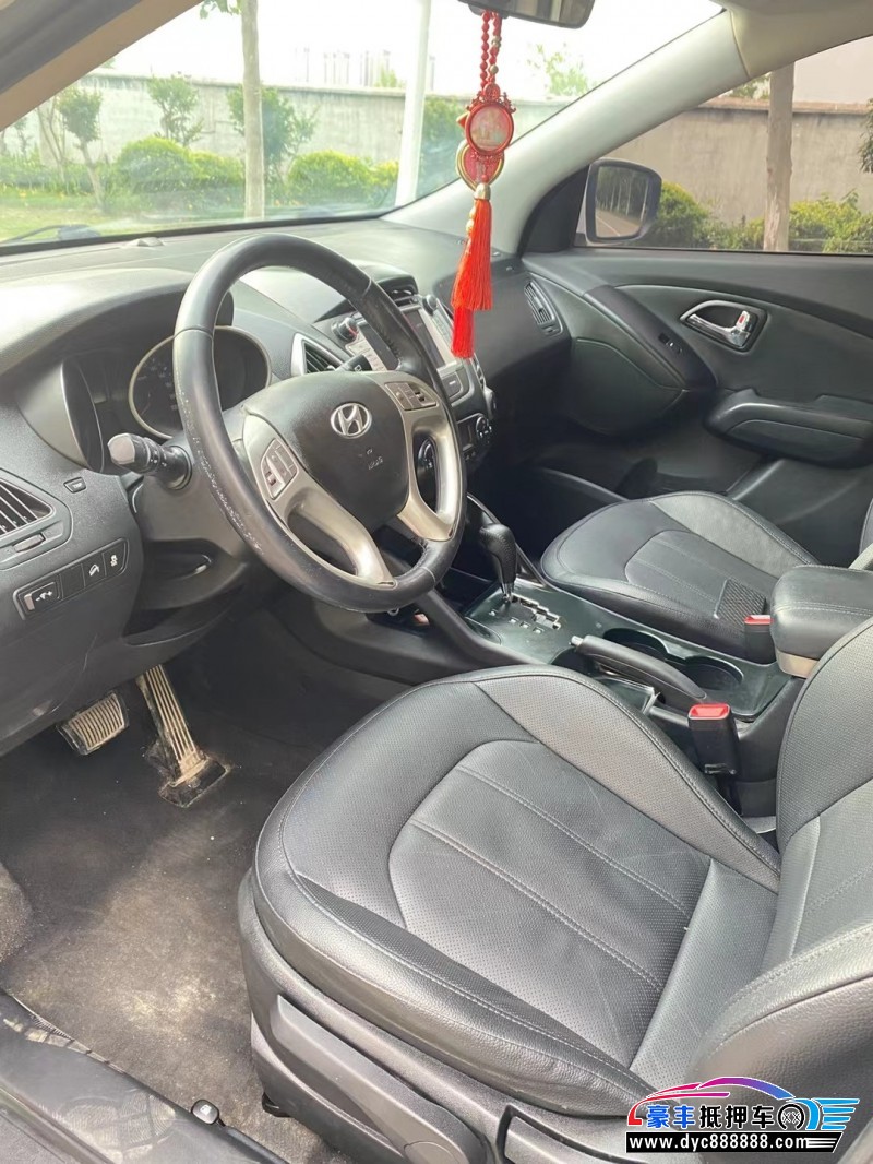 16年现代ix35轿车抵押车出售