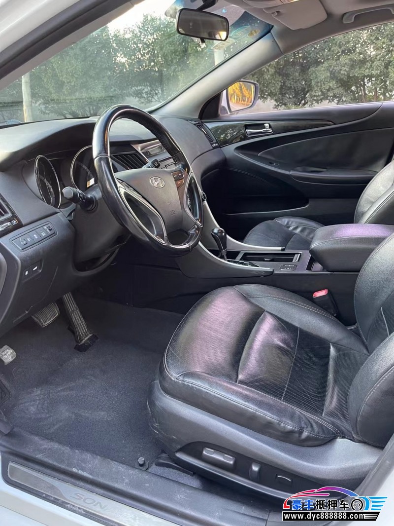 16年现代索纳塔轿车抵押车出售