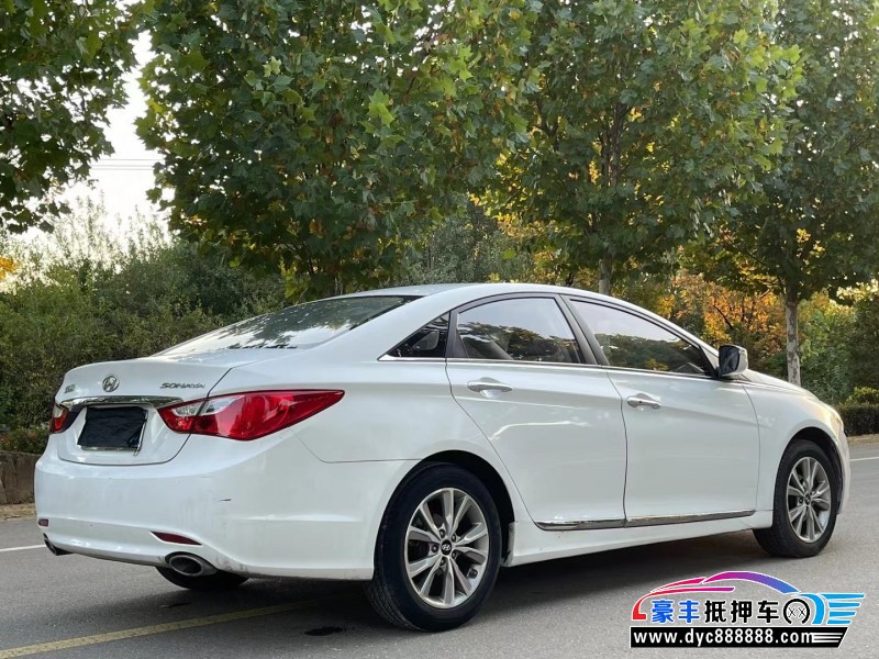 16年现代索纳塔轿车抵押车出售