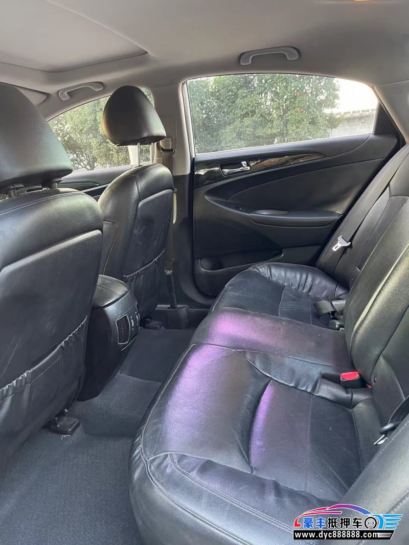 16年现代索纳塔轿车抵押车出售