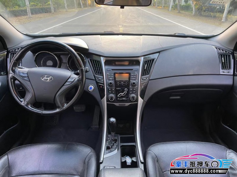 16年现代索纳塔轿车抵押车出售