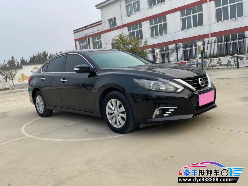 17年日产天籁轿车抵押车出售