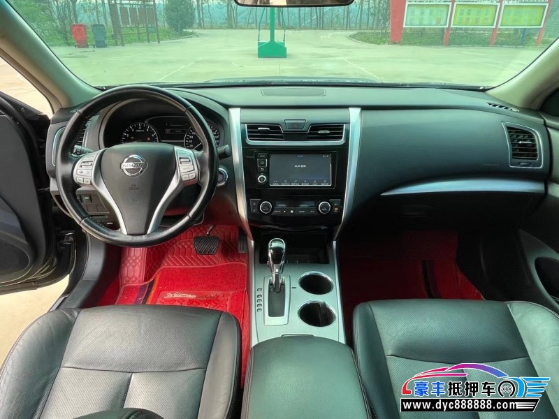 17年日产天籁轿车抵押车出售