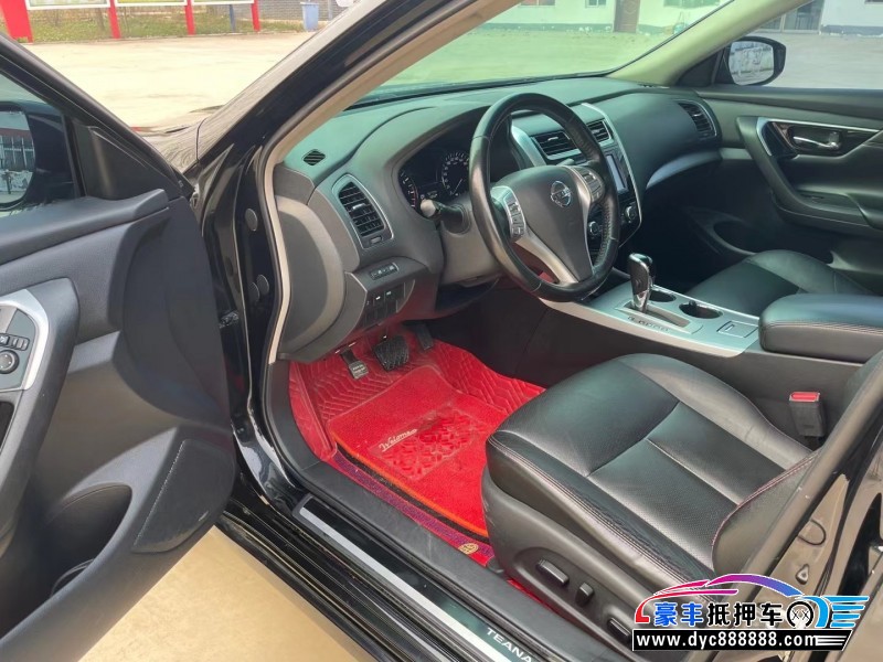 17年日产天籁轿车抵押车出售