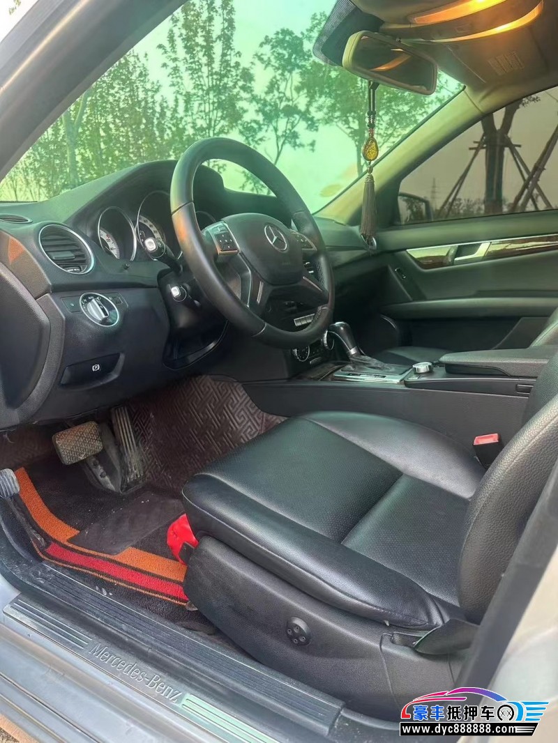 13年奔驰C轿车抵押车出售