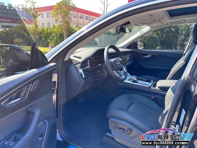 23年奥迪Q8轿车抵押车出售