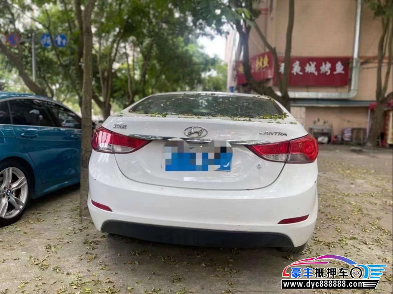 13年现代朗动轿车抵押车出售